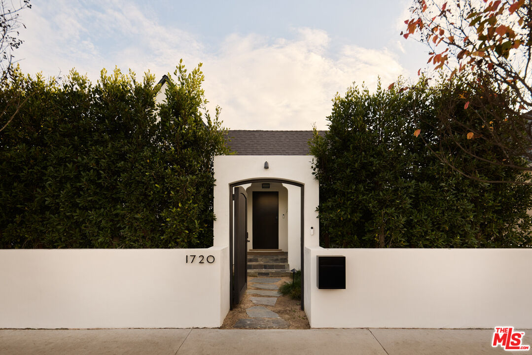 1720 Washington Way, Venice 