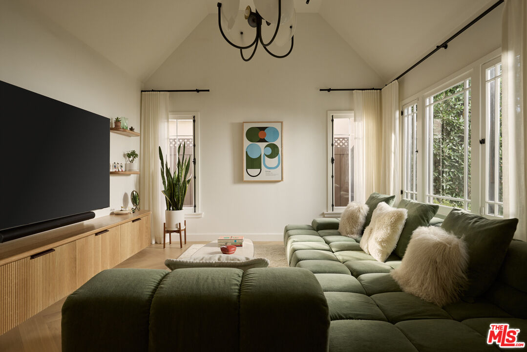 1720 Washington Way, Venice 