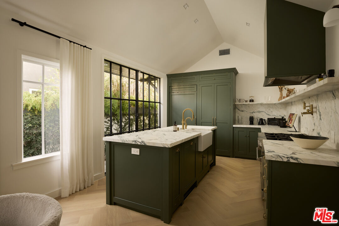 1720 Washington Way, Venice 