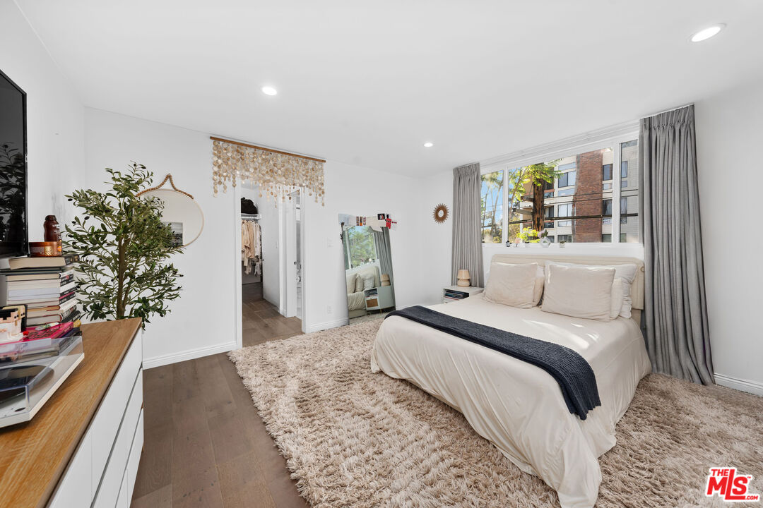 11970 Montana Ave Unit: 207