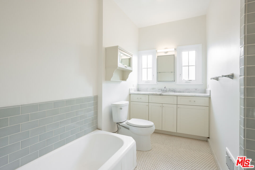 442 S Maple Dr Unit: 1/2, Beverly Hills