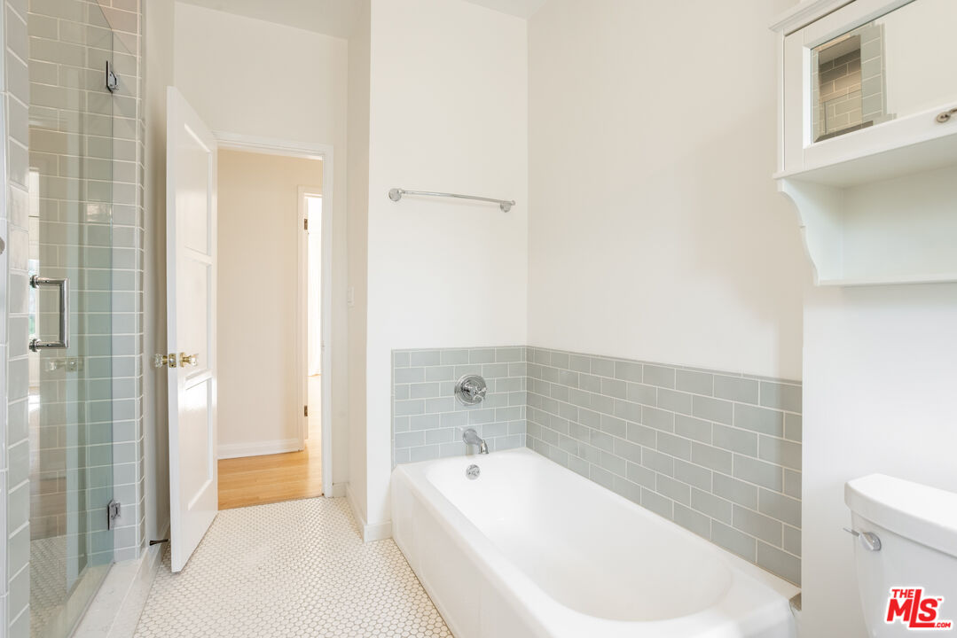 442 S Maple Dr Unit: 1/2, Beverly Hills