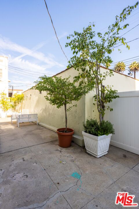 442 S Maple Dr Unit: 1/2, Beverly Hills
