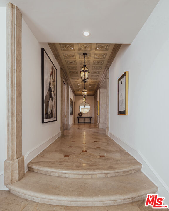 3364 Clerendon Rd, beverly hills