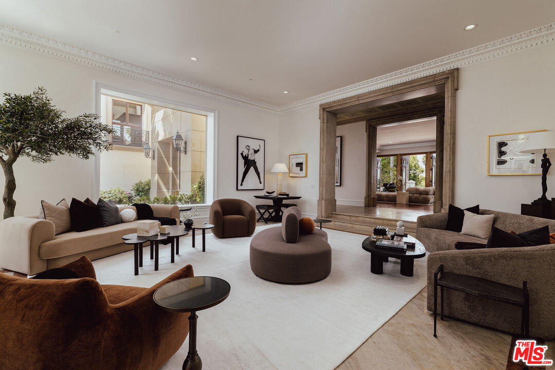 3364 Clerendon Rd, beverly hills