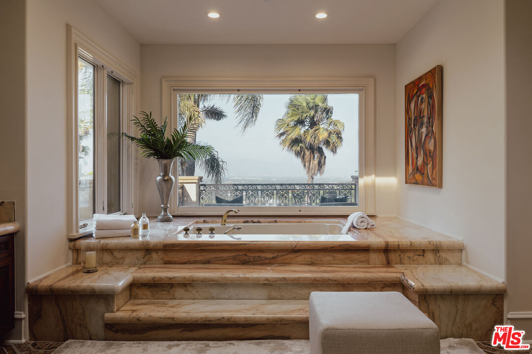 3364 Clerendon Rd, beverly hills