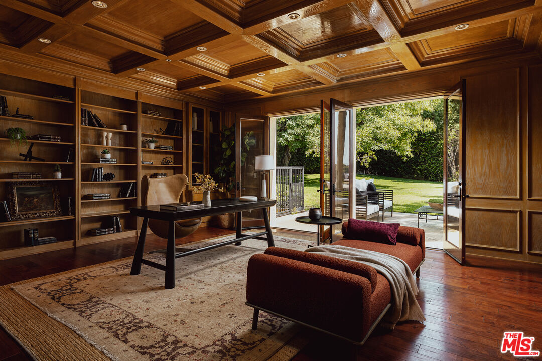 3364 Clerendon Rd, beverly hills