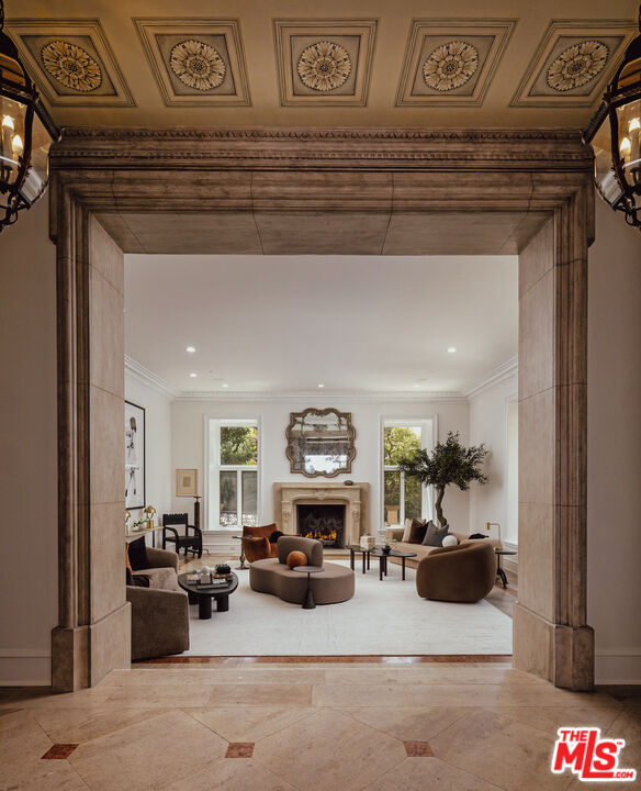 3364 Clerendon Rd, beverly hills