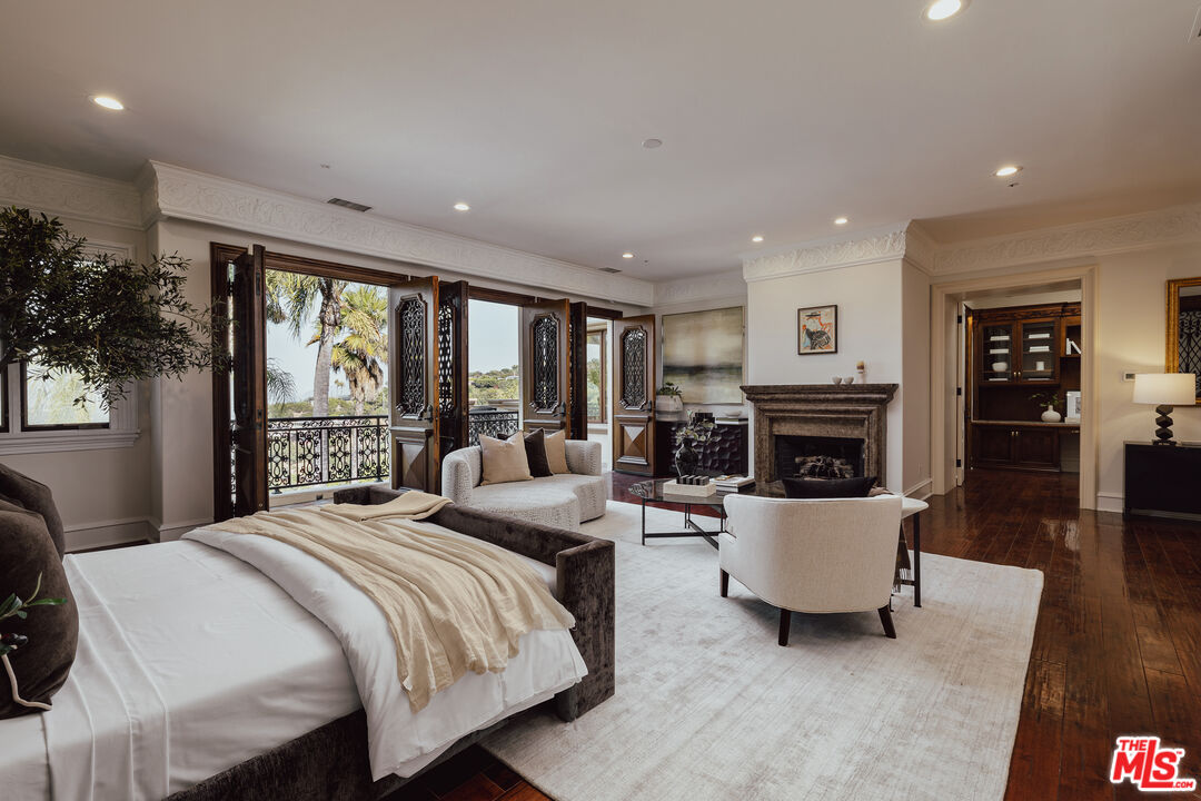 3364 Clerendon Rd, beverly hills