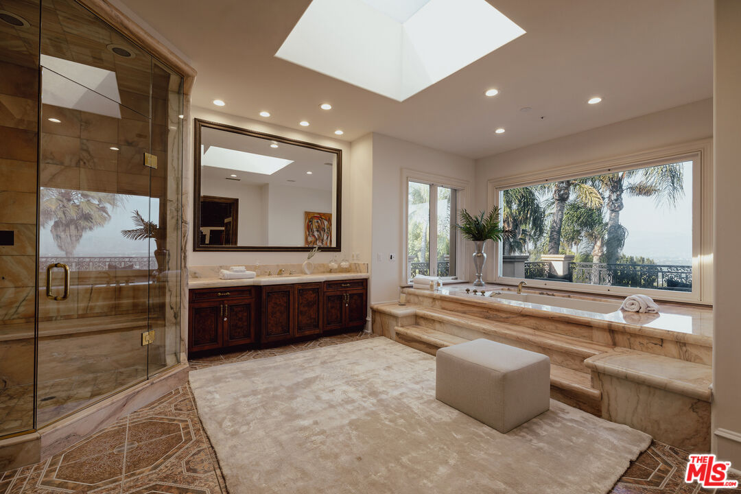 3364 Clerendon Rd, beverly hills