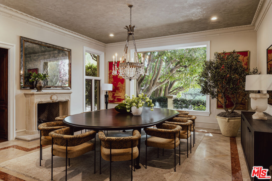 3364 Clerendon Rd, beverly hills