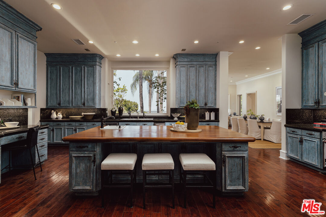 3364 Clerendon Rd, beverly hills