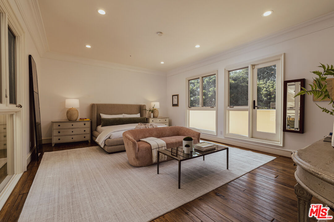 3364 Clerendon Rd, beverly hills