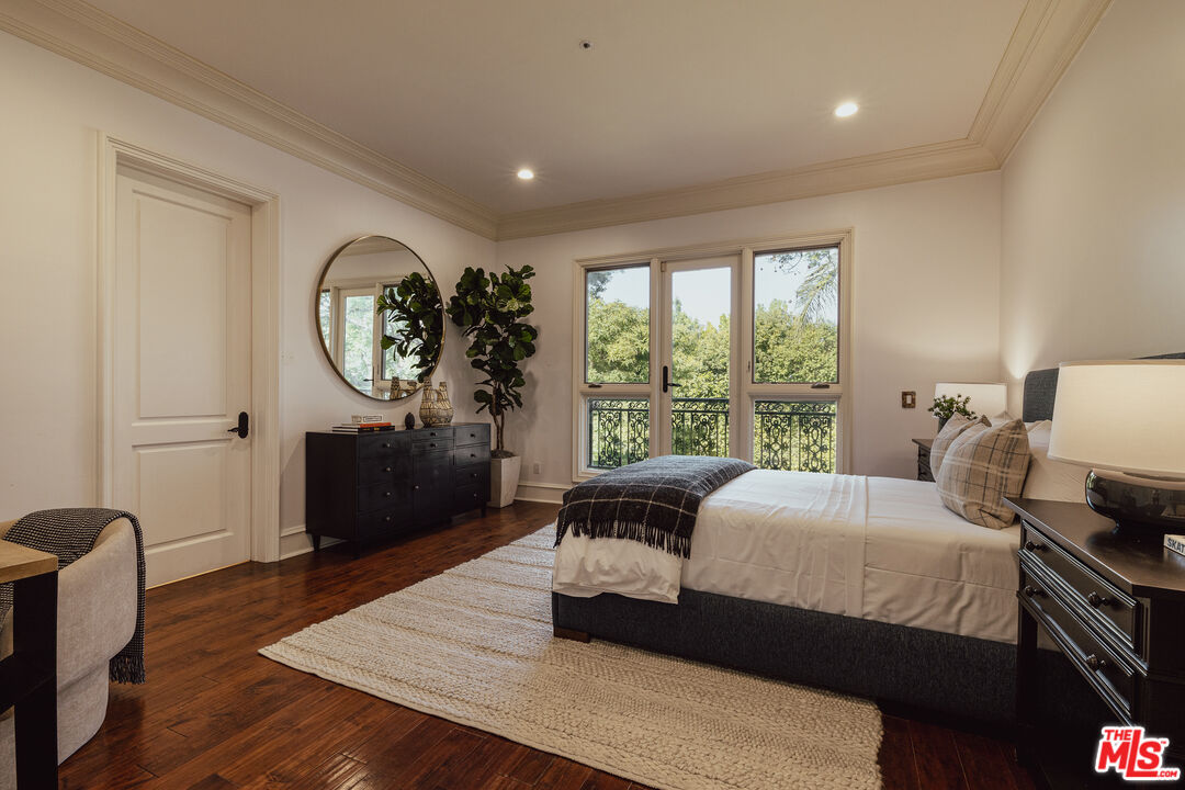 3364 Clerendon Rd, beverly hills