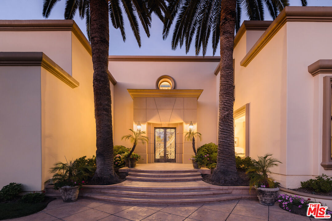 3364 Clerendon Rd, beverly hills