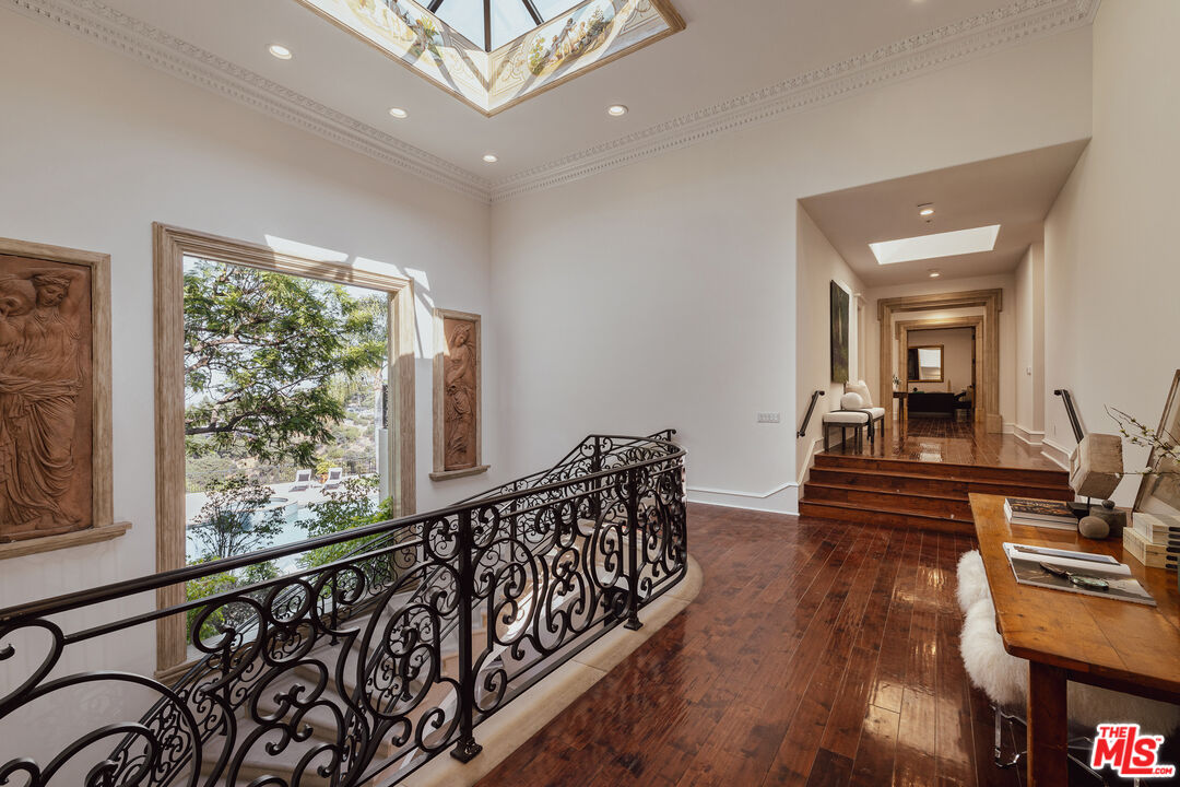 3364 Clerendon Rd, beverly hills