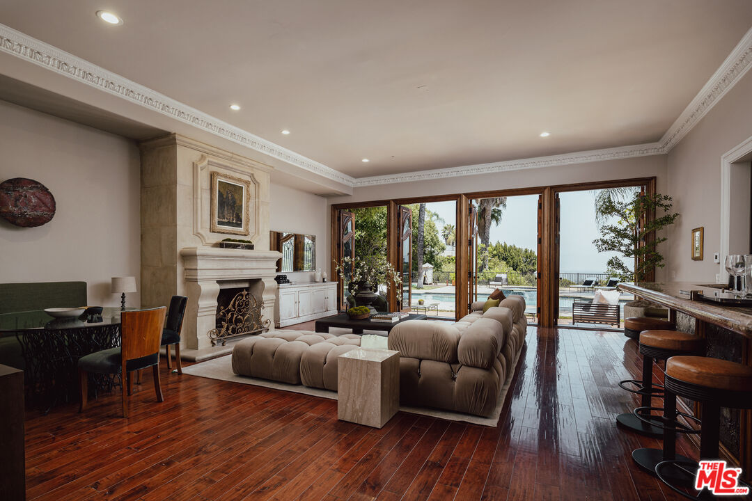 3364 Clerendon Rd, beverly hills