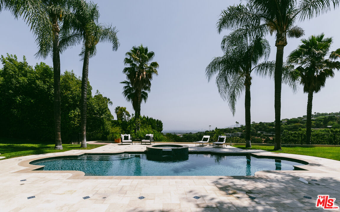 3364 Clerendon Rd, beverly hills