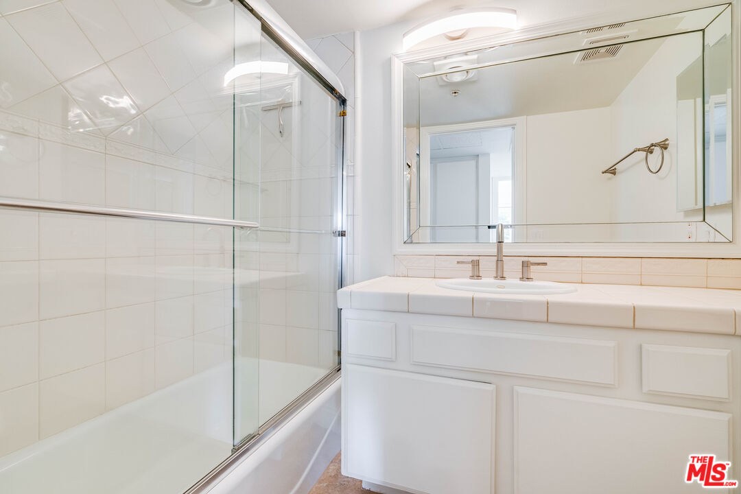 1508 Veteran Ave Unit: 301
