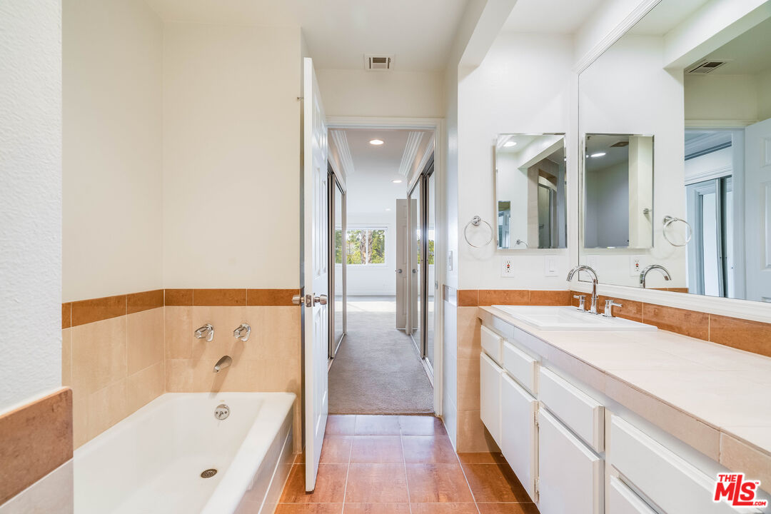 1508 Veteran Ave Unit: 301