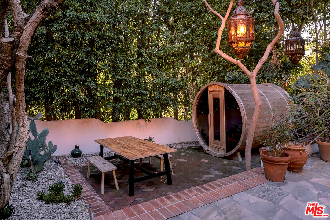 1135 Sunset Vale Ave, West Hollywood