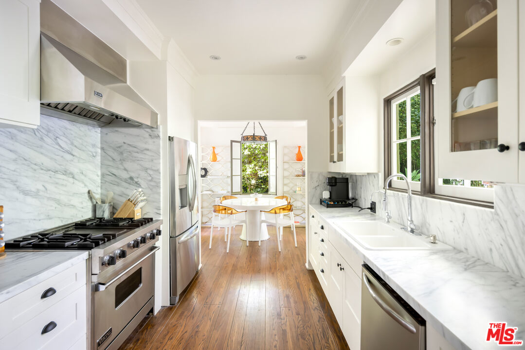 1135 Sunset Vale Ave, West Hollywood