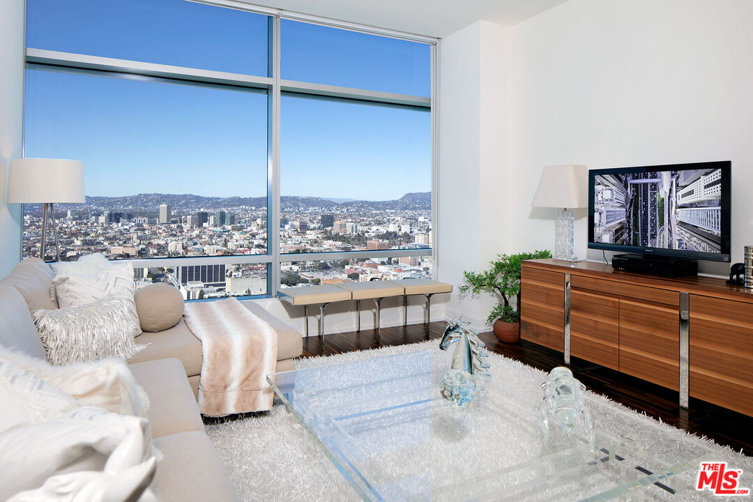 900 W Olympic Blvd Unit: 40F