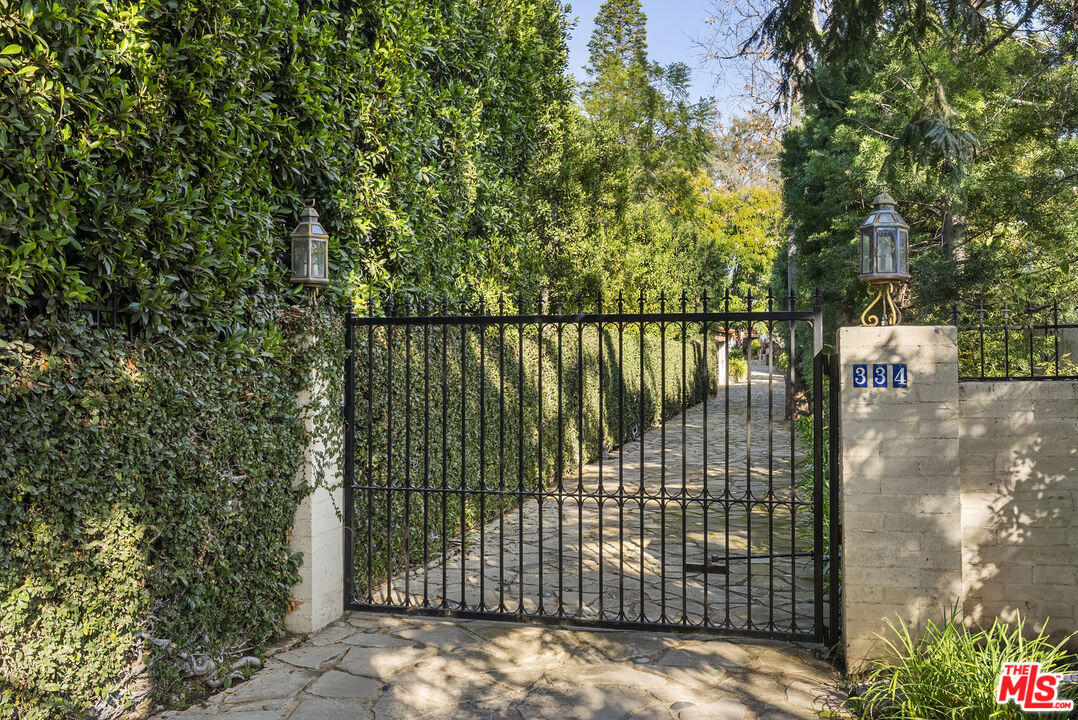 334 N Carmelina Ave, Brentwood