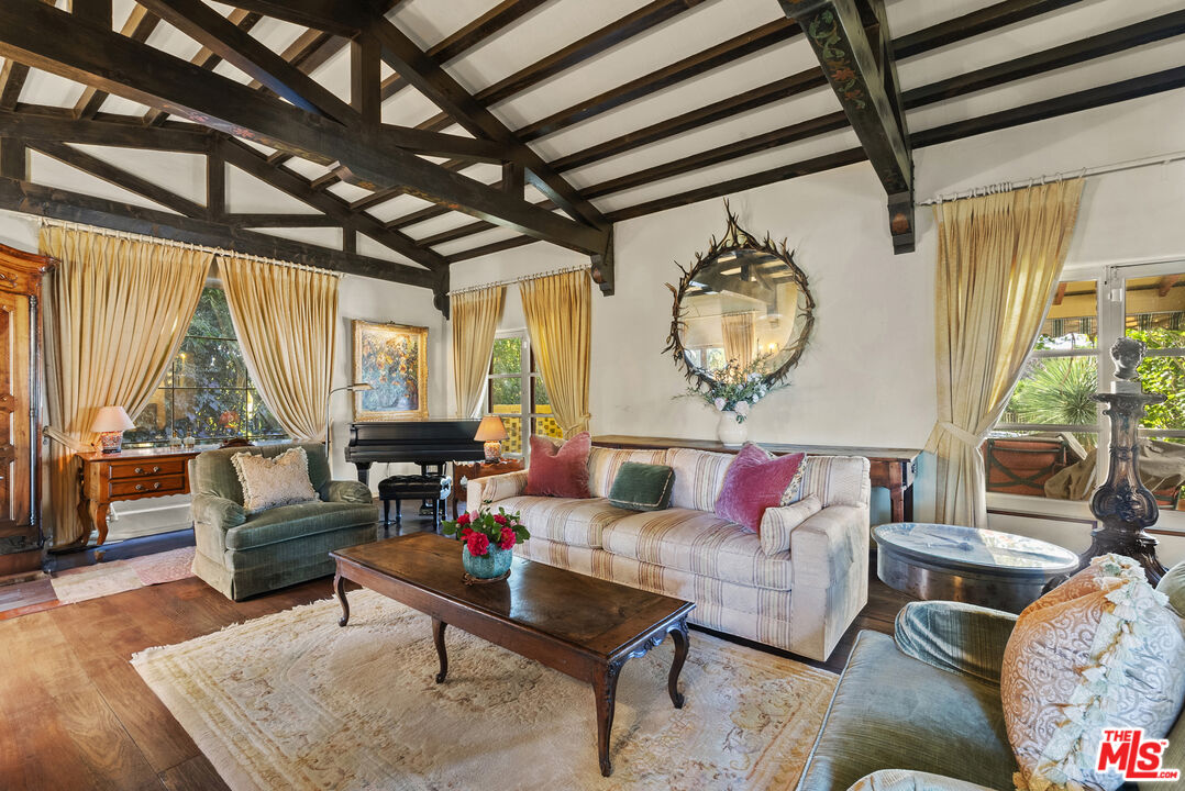 334 N Carmelina Ave, Brentwood