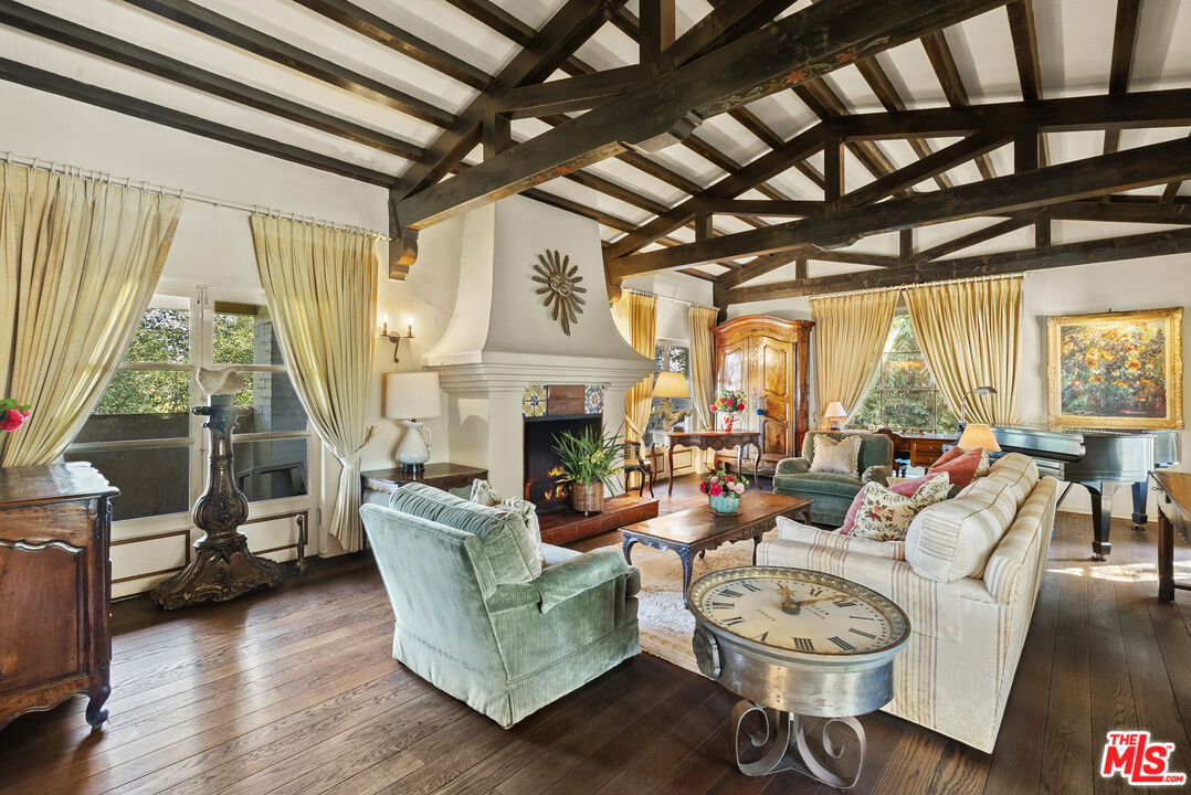 334 N Carmelina Ave, Brentwood