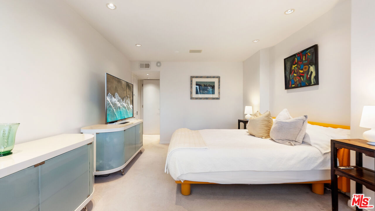 2220 Avenue Of The Stars Unit: 1802W