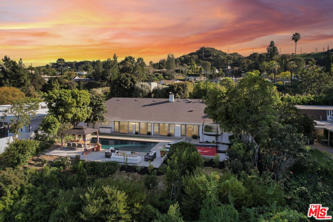 3328 Red Rose Dr, Encino