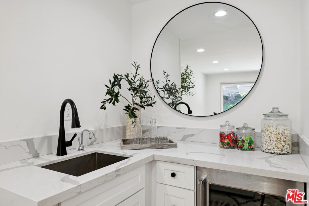 3328 Red Rose Dr, Encino