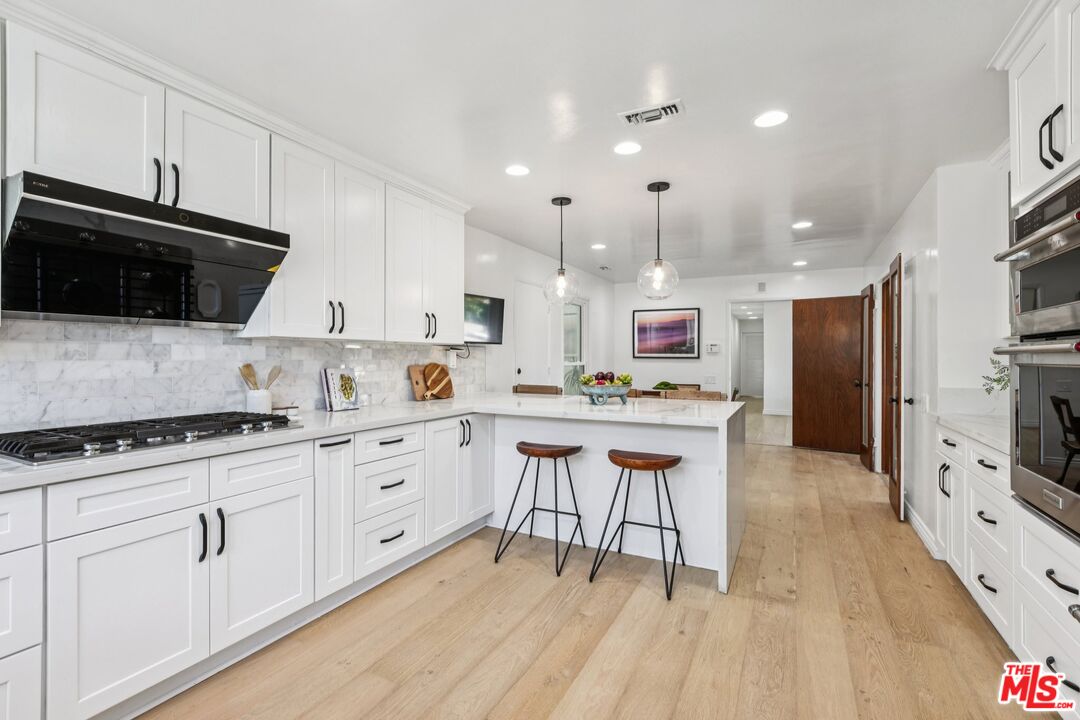 3328 Red Rose Dr, Encino