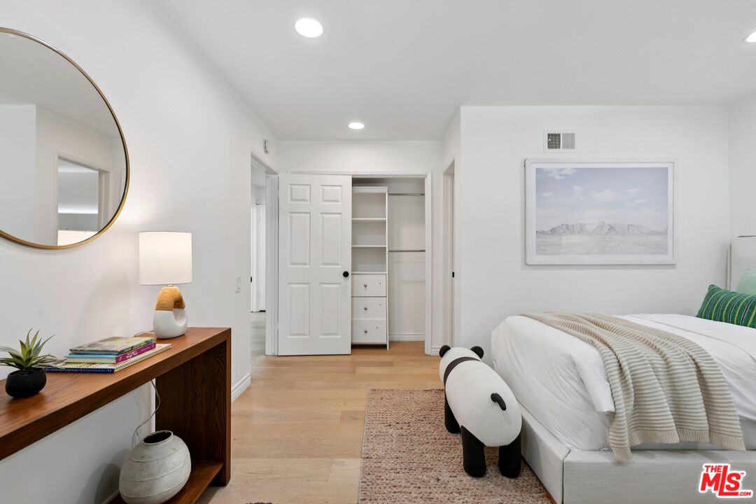 3328 Red Rose Dr, Encino