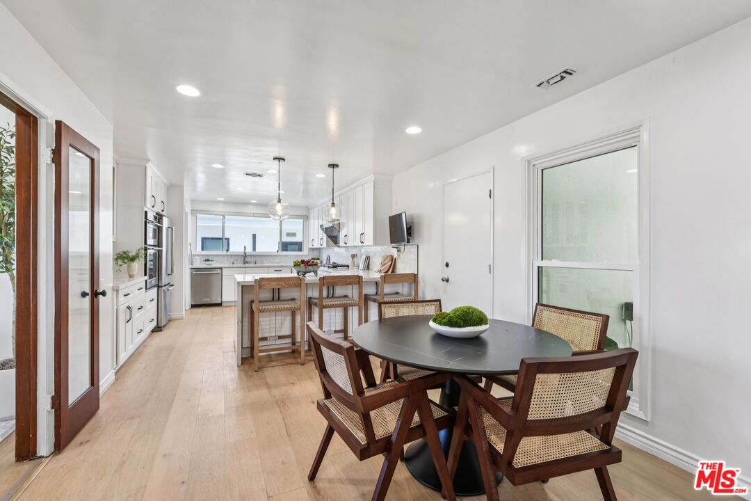 3328 Red Rose Dr, Encino