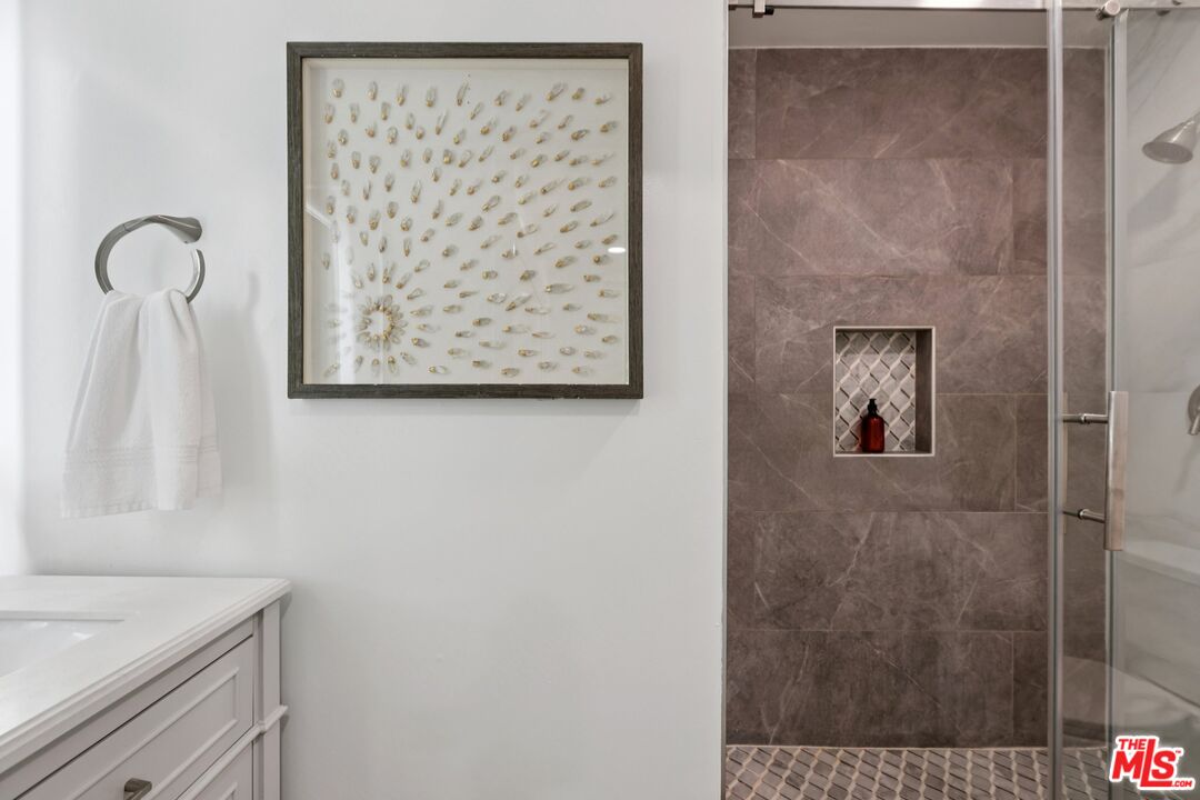 3328 Red Rose Dr, Encino