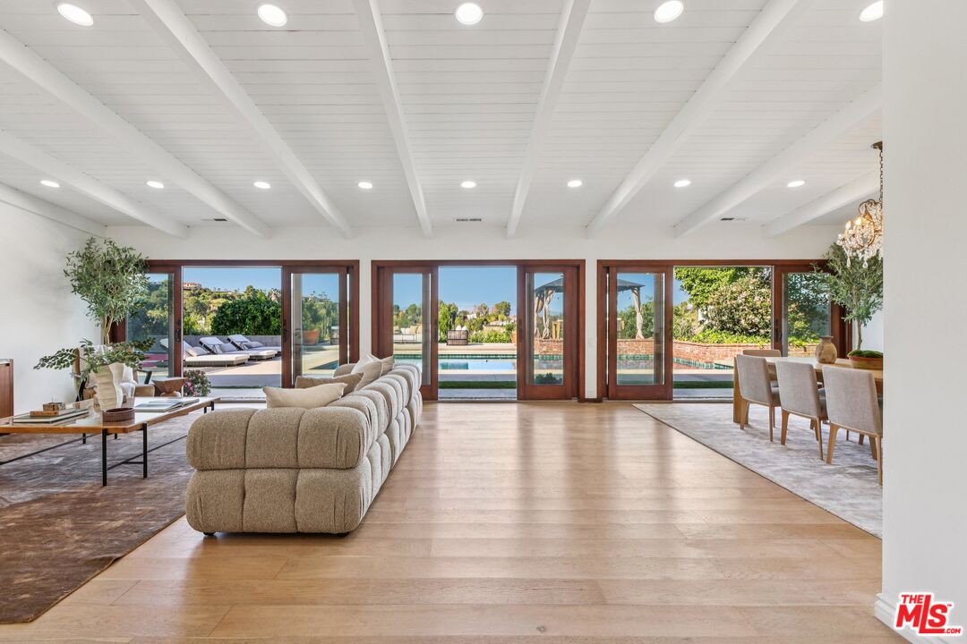 3328 Red Rose Dr, Encino