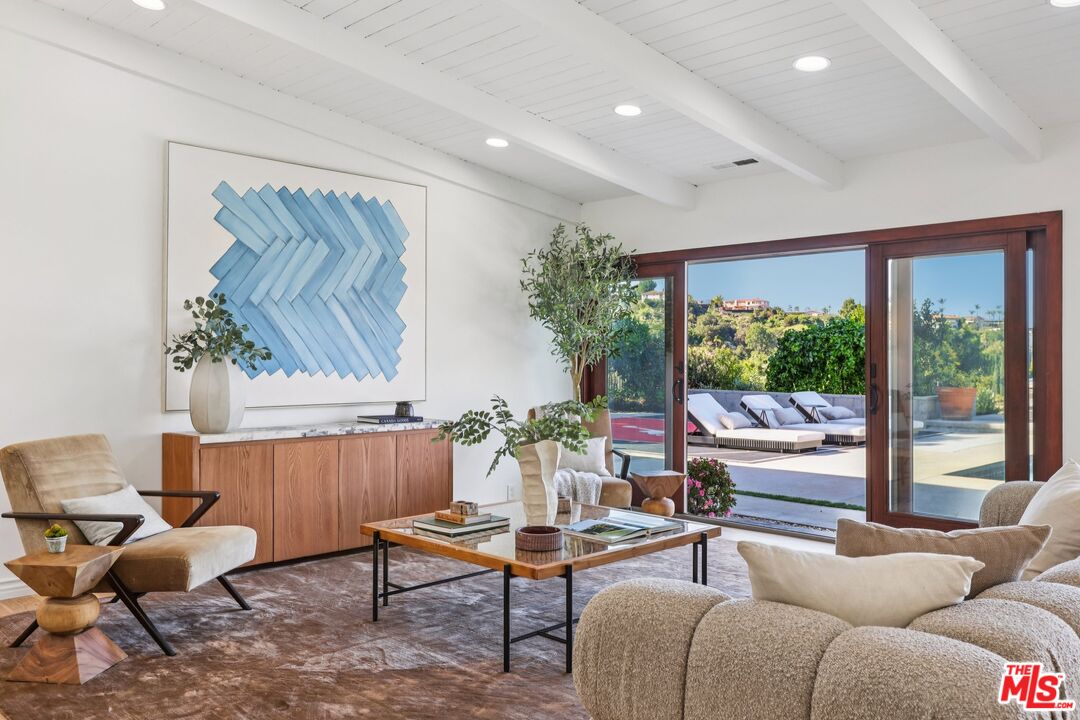 3328 Red Rose Dr, Encino