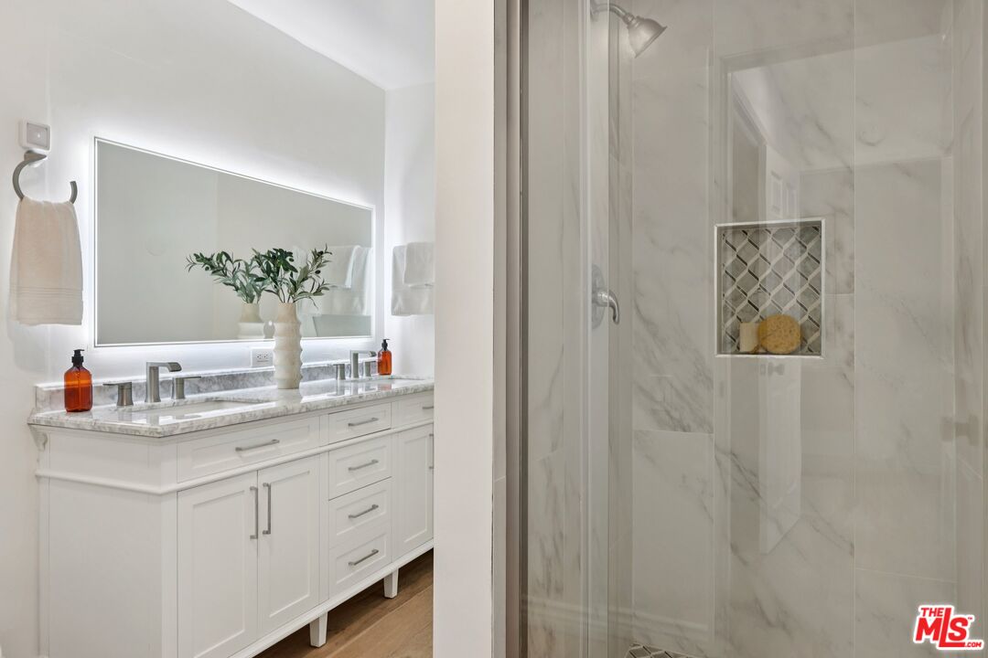 3328 Red Rose Dr, Encino