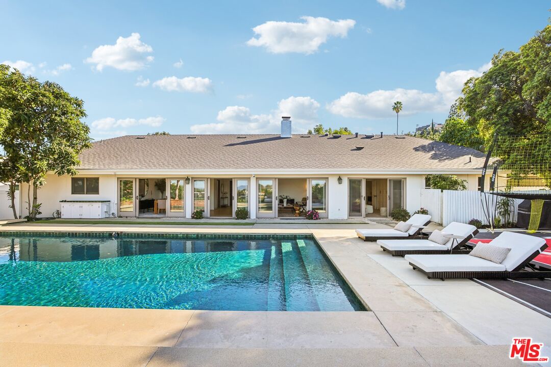 3328 Red Rose Dr, Encino