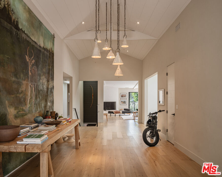 226 S Rimpau Blvd, Hancock Park