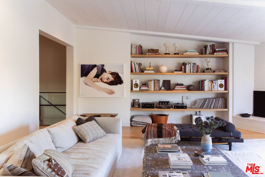 226 S Rimpau Blvd, Hancock Park