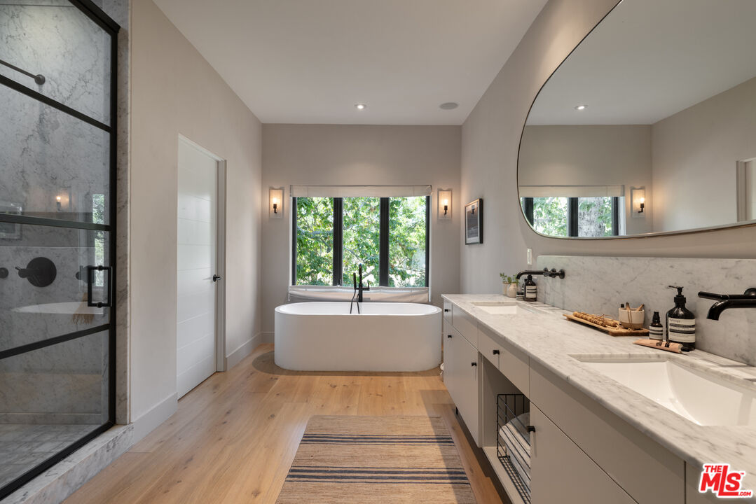 226 S Rimpau Blvd, Hancock Park