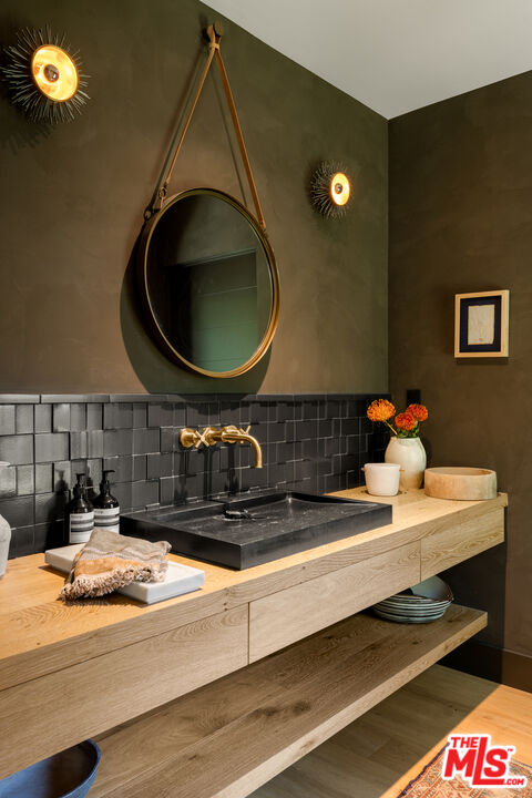 226 S Rimpau Blvd, Hancock Park