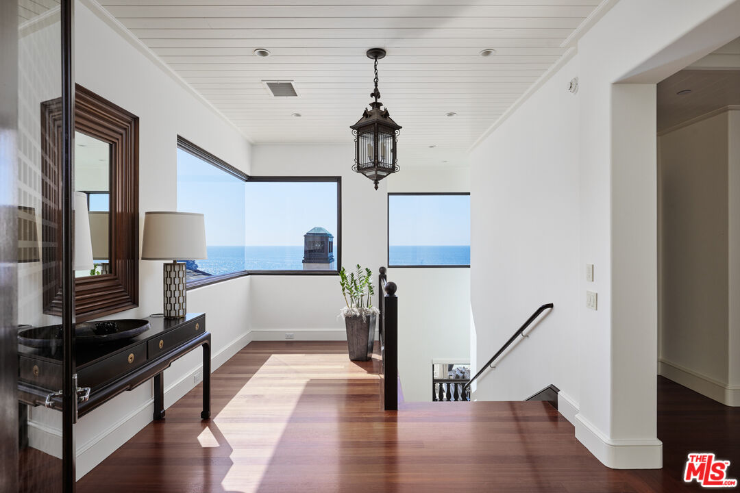 31 Bay Dr, Laguna Beach