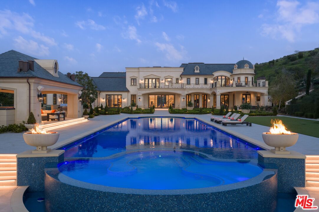 25300 Prado De La Magia, Calabasas
