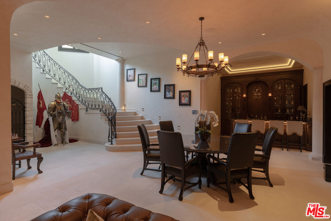 25300 Prado De La Magia, Calabasas