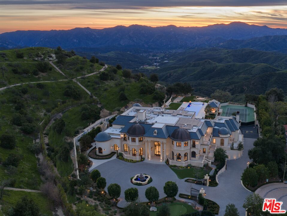 25300 Prado De La Magia, Calabasas