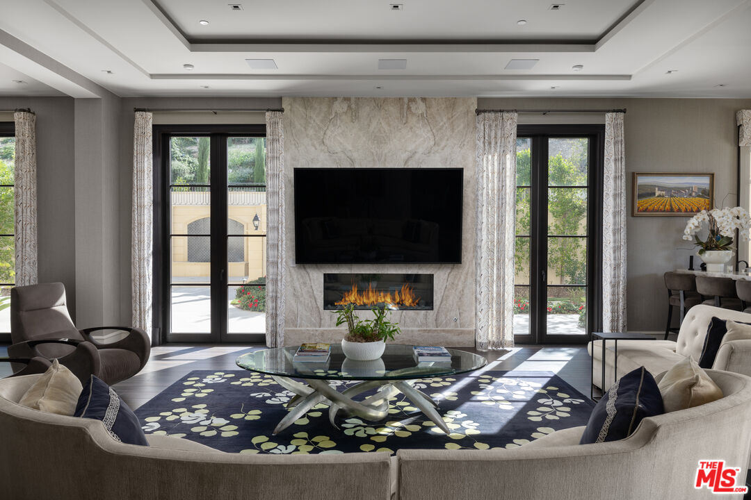 25300 Prado De La Magia, Calabasas